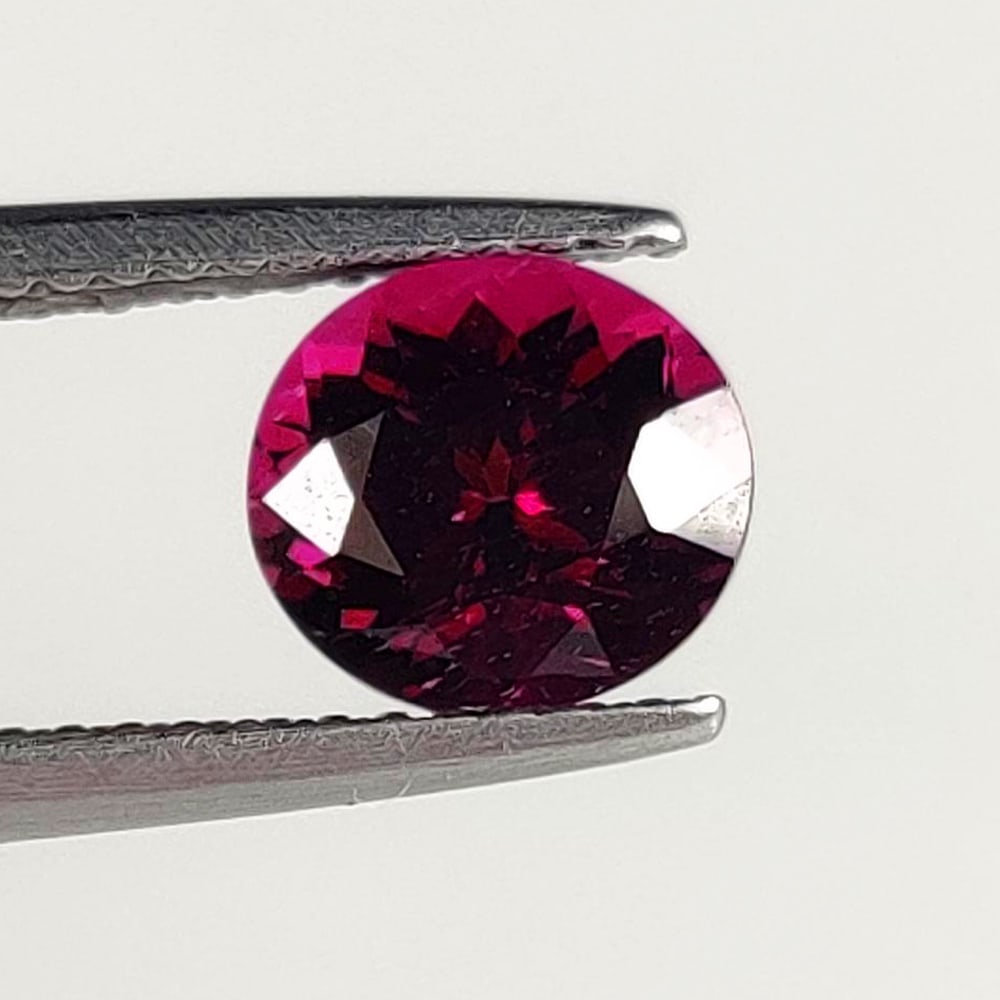 1.95 Ct Natural Almandite Garnet OVal Cut: Weight - 1.95 Ct / Dimensions - 7.50 x 7.00 x 5.00 mm / Shape - Oval Cut / Clarity - VVS / Origin - Nigeria / Treatment - None