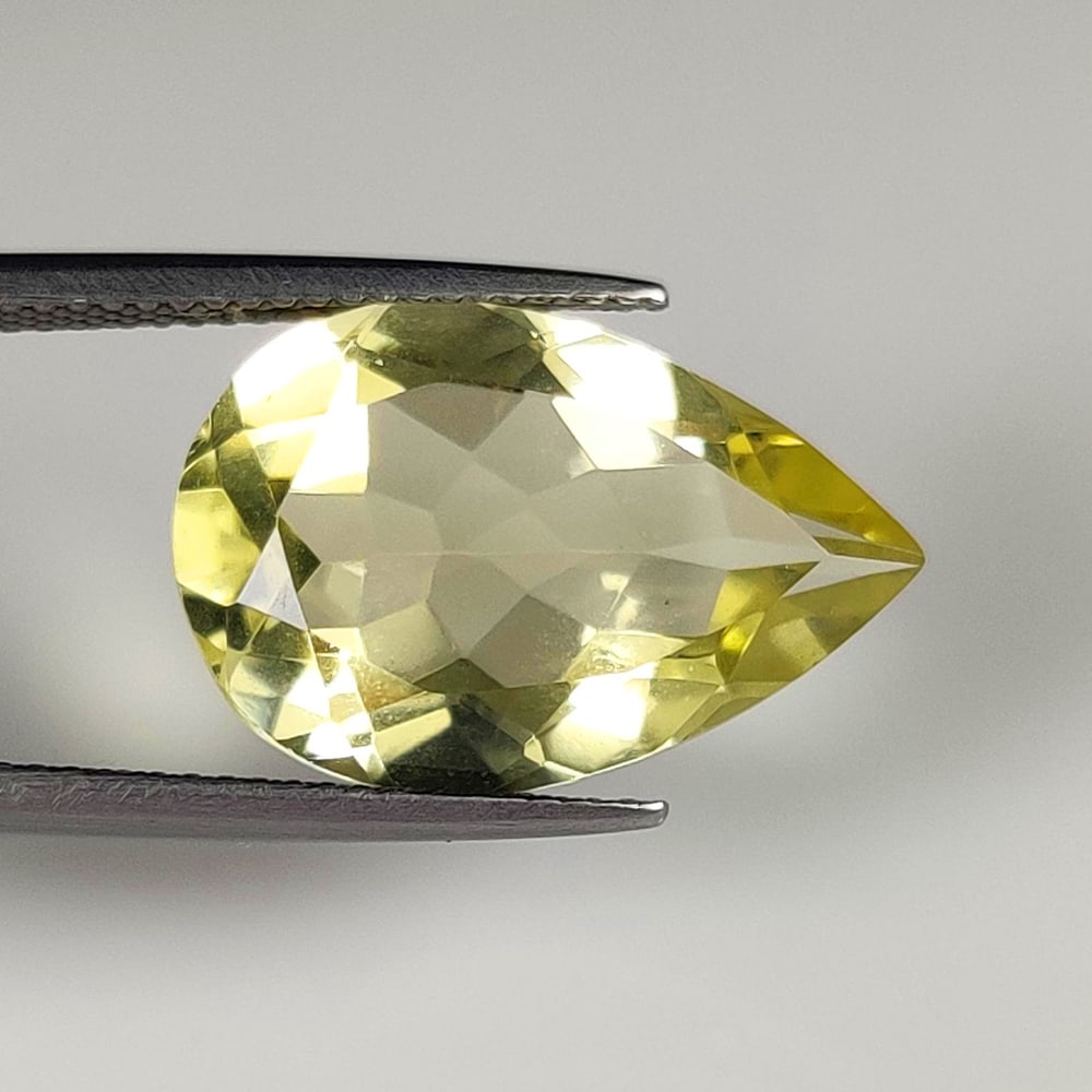 9.33 Ct Natural Lemon Quartz Pear Cut: Weight - 9.33 Ct / Size - 19.00 x 13.00 x 7.30 mm / Shape - Pear Cut / Clarity - VVS / Origin - Brazil / Treatment - Heated