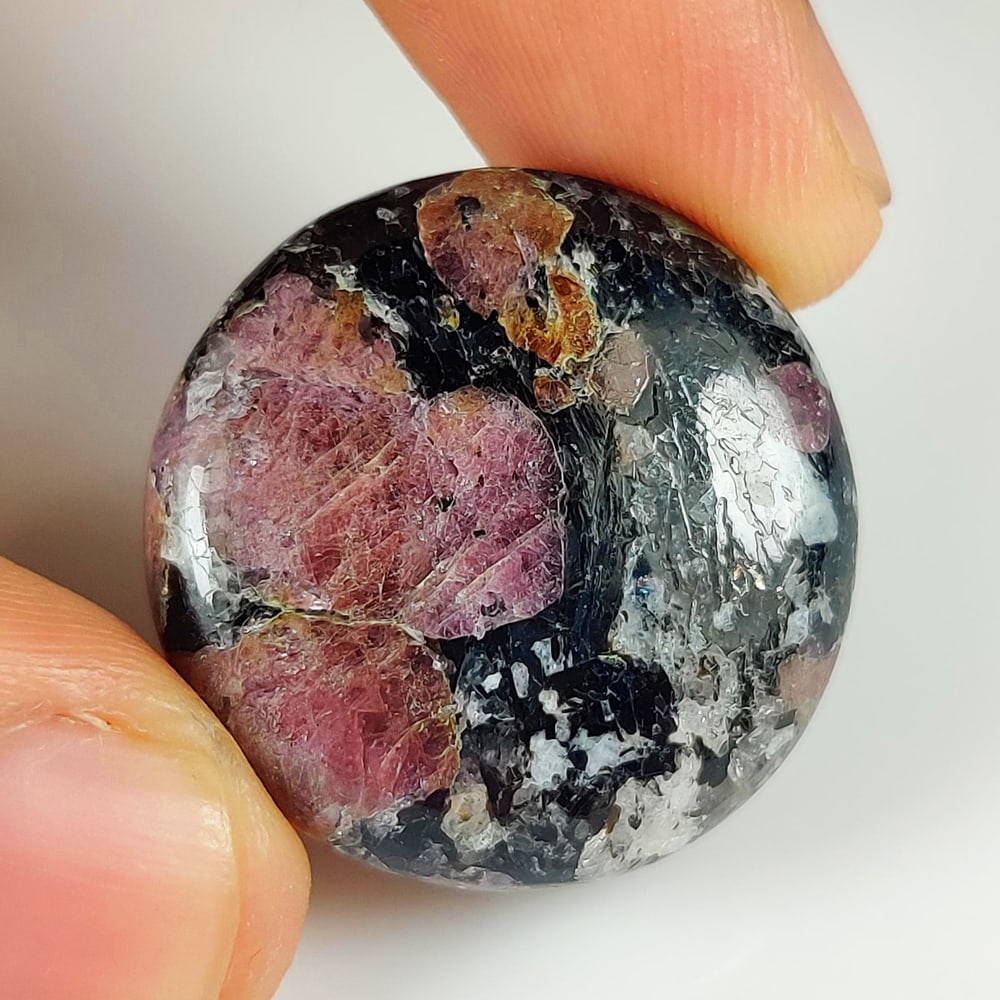 40.03 Ct Natural Snowflake Jasper Quartz Round Cab: Weight - 40.03 Ct / Size - 26.00 x 26.00 x 5.90 mm / Shape - Round Cab / Clarity - Opaque / Origin - Brazil / Treatment - None