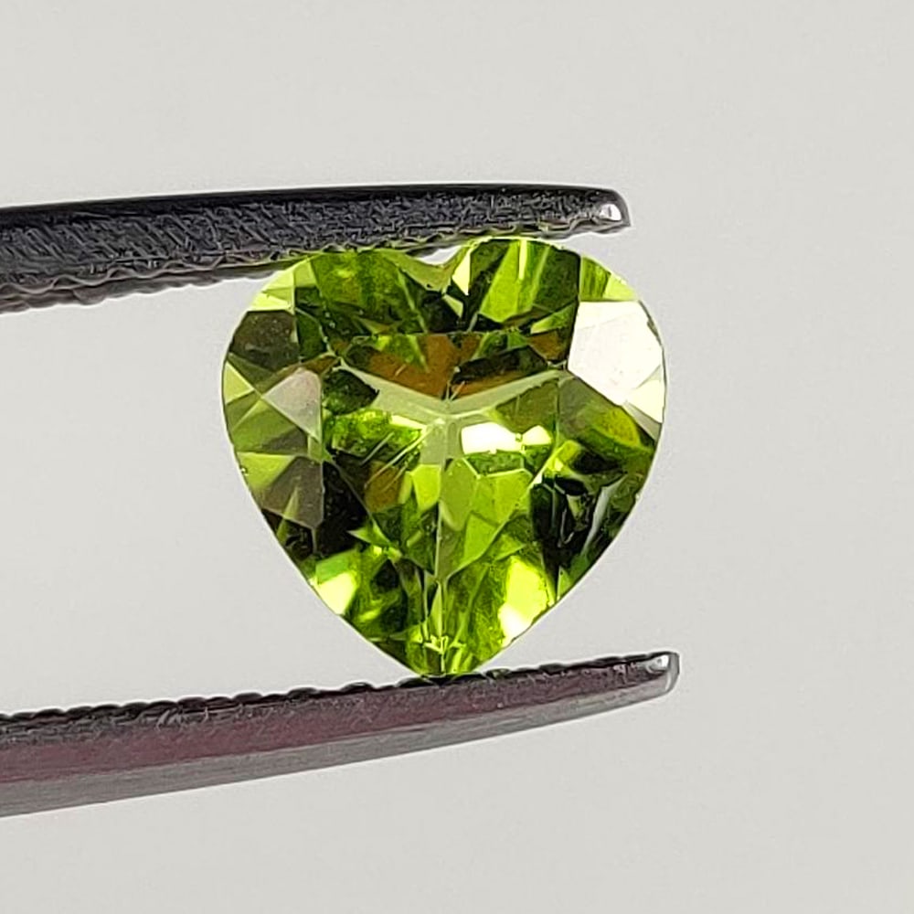 1.08 Ct Natural Green Peridot Heart Cut: Weight - 1.08 Ct / Dimensions - 6.90 x 6.90 x 3.10 mm / Shape - Heart Cut / Color - Green / Clarity - VVS / Origin - Pakistan / Treatment - None