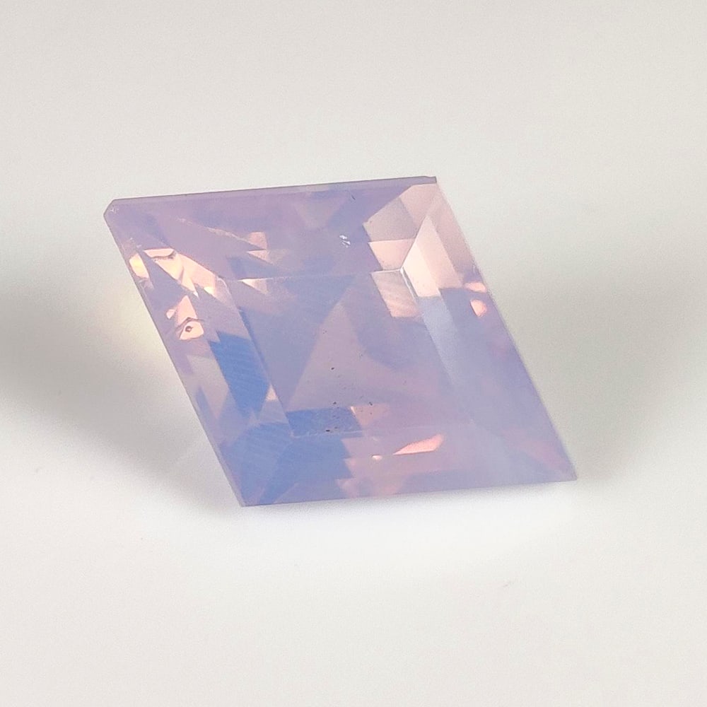 5.00 Ct Natural Lavender Amethyst Fancy Cut: Weight : 5.00 Ct / Dimensions : 16.70 x 11.50 x 8.60 mm / Shape : Fancy Cut / Color : Lavender / Transparency : Transparent / Treatment : Heated
