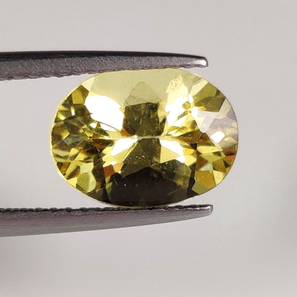 2.72 Ct Natural Yellow Beryl Oval Cut: Weight - 2.72 Ct / Size - 11.00 x 8.30 x 5.70 mm / Shape - Oval Cut / Clarity - VVS / Origin - Brazil / Treatment - None