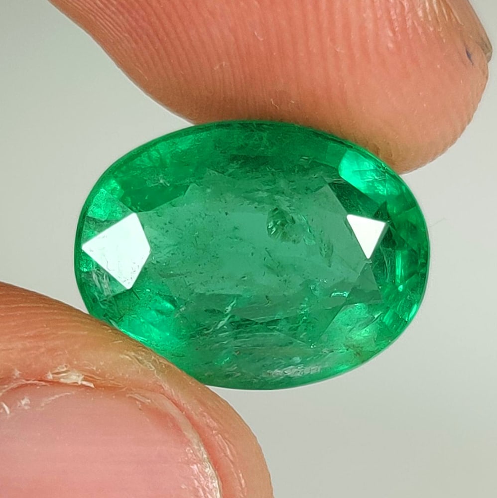 CERTIFIED 6.91 Ct Natural Green Emerald Oval Cut (1 of 3)