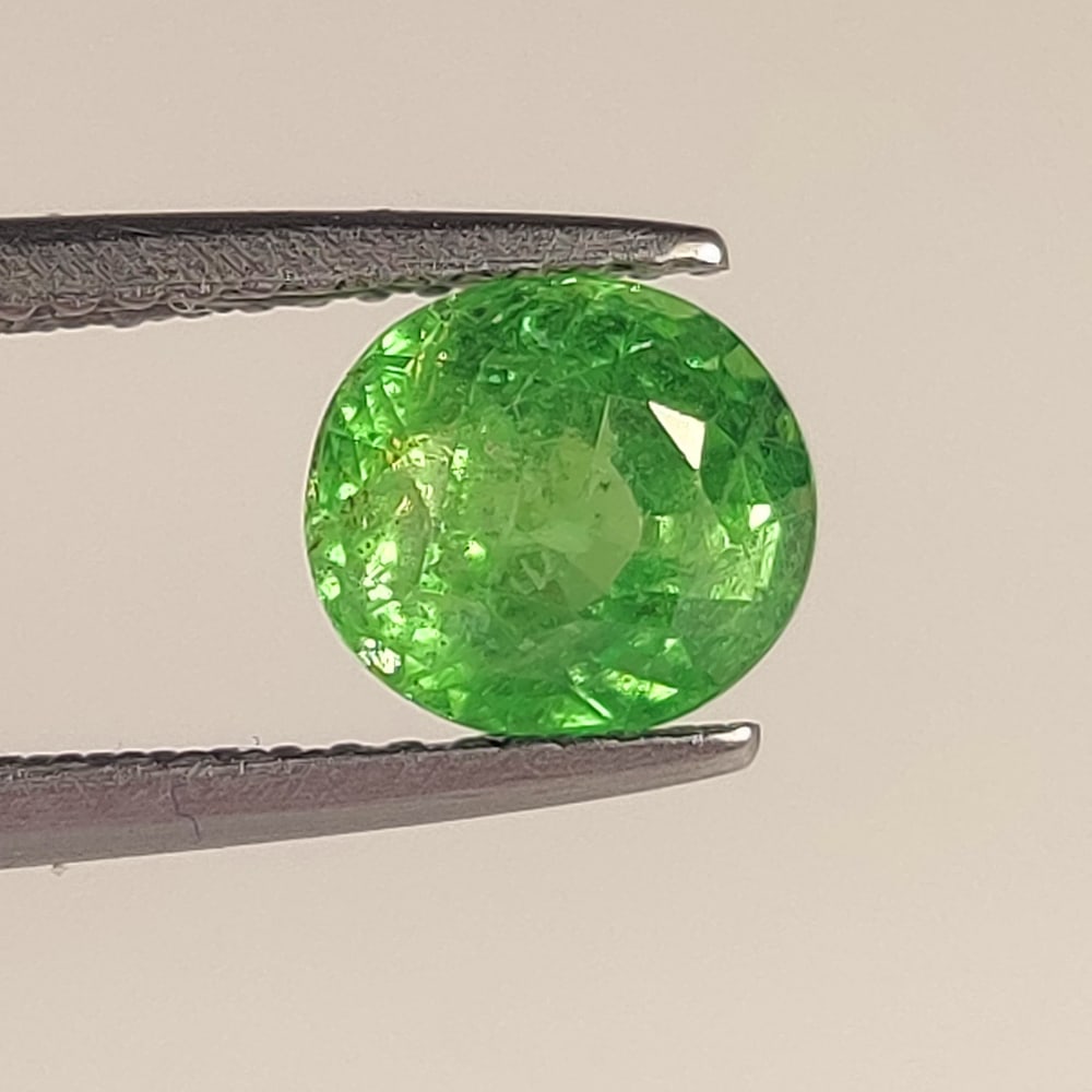 1.83 Ct Natural Green Tsavorite Oval Cut (1 of 2)
