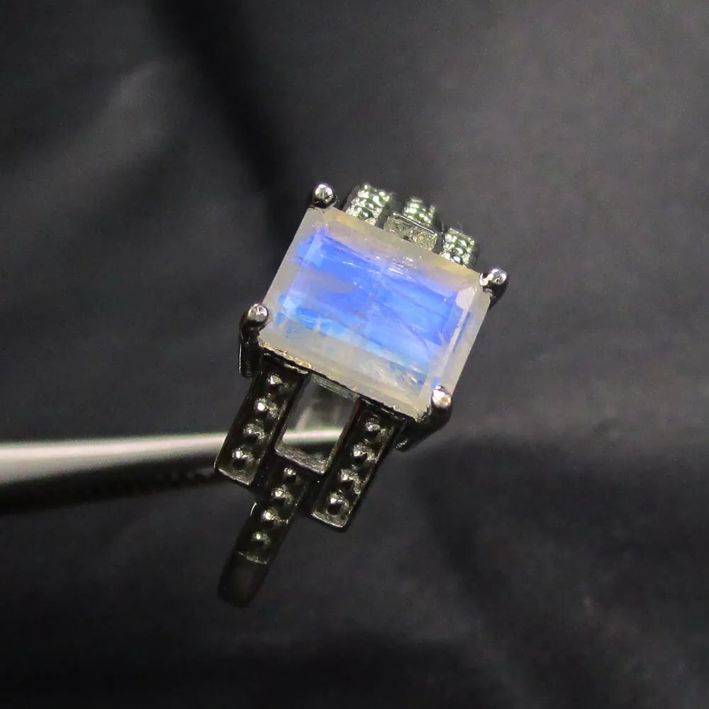 2.80 g 925 Silver Ring With Natural Blue Moonstone,CZ: Weight - 2.80 g / USA Ring Size : 8 / Stone : Natural Blue Moonstone / Stones - 1 Pcs / Stone Color - Blue / Shape : Octagon Cut / Material - 925 Seales Silver with rhodium polish