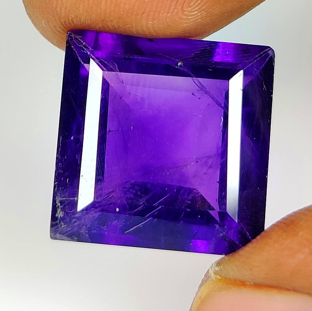 19.62 Ct Natural Purple Amethyst "Twilight Stone" Square Cut: Weight - 19.62 Ct / Dimensions - 17.00 x 16.90 x 9.50 mm / Shape - Square Cut / Color - Purple / Clarity - VVS / Origin -Brazil / Treatment - Heated