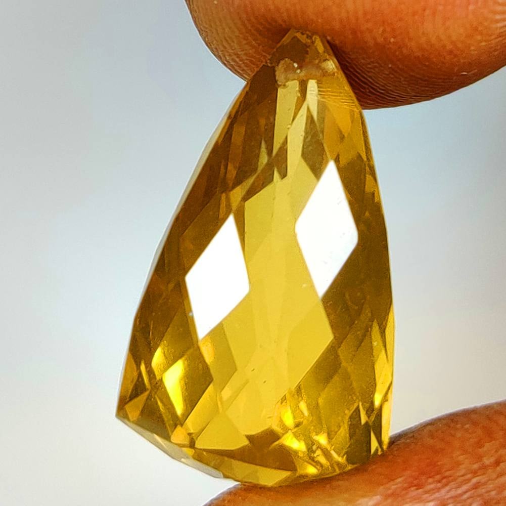 16.54 Ct Natural Yellow Citrine Fancy Drilled Beads: Weight - 16.54 Ct / Dimensions - 20.90 x 11.20 mm / Shape - Fanyc Drilled Beads / Color - Yellow / Clarity - VVS / Origin - Brazil / Treatment - Heated