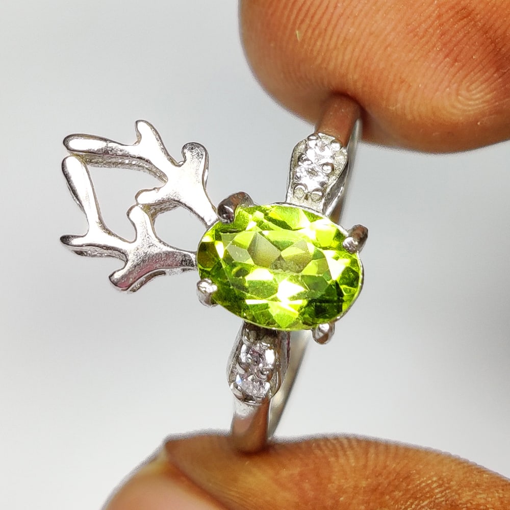 2.75 g 925 Silver Ring With Natural Peridot , CZ (1 of 3)