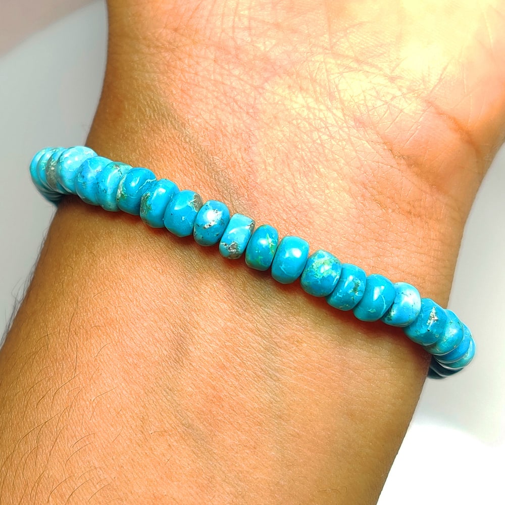 30.22 Ct Natural Blue Turquoise Round Beads Bracelet (1 of 4)