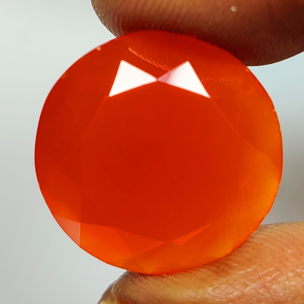 14.78 Ct Natural Orange Carnelian Round Cut: Weight - 14.78 Ct / Dimensions - 17.60 x 17.60 x 8.30 mm / Shape & Cut - Round Cut / Transparency - Semi - Transparent / Origin - Brazil