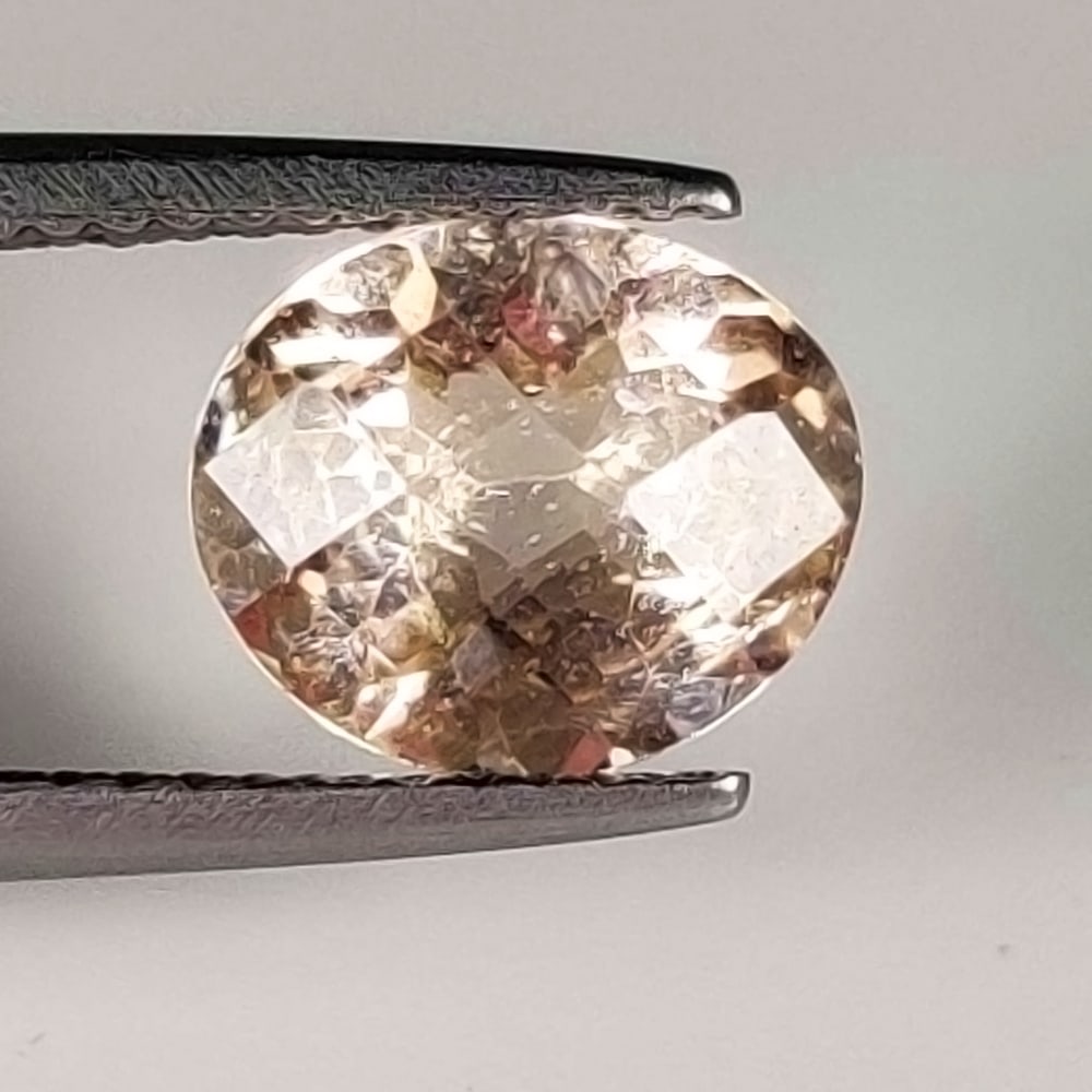 1.63 Ct Natural Peach Pink Morganite Oval Cut: Weight - 1.63 Ct / Size - 9.00 x 7.50 x 4.30 mm / Shape - Oval Cut / Color - Light Pink / Clarity - VVS / Origin - Mozambique / Treatment - None