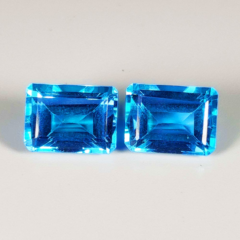 4.26 Ct Natural Blue Topaz Octagon Cut Pair: Weight - 4.26 Ct / Dimensions -8.00 x 6.00 x 4.30 mm / 2 Pc's / Shape Octagon Cut / Color - Blue / Clarity - VVS / Origin - Brazil / Treatment - Irradiated
