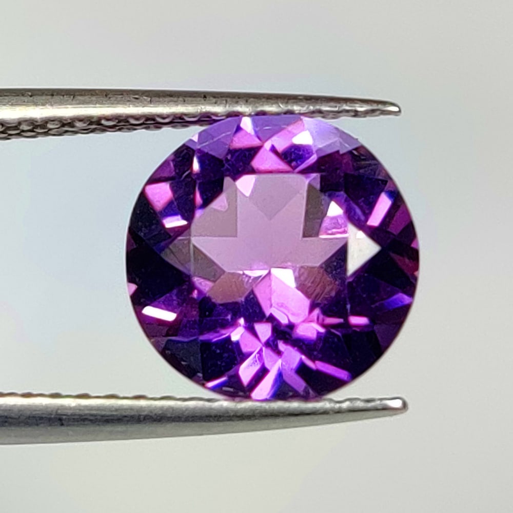 2.38 Ct Natural Purple Amethyst Round Cut: Weight - 2.38 Ct / Dimensions -8.90 x 8.90 x 5.90 mm / Shape - Round Cut / Color - Purple / Clarity - VVS / Origin - Brazil / Treatment - Heated