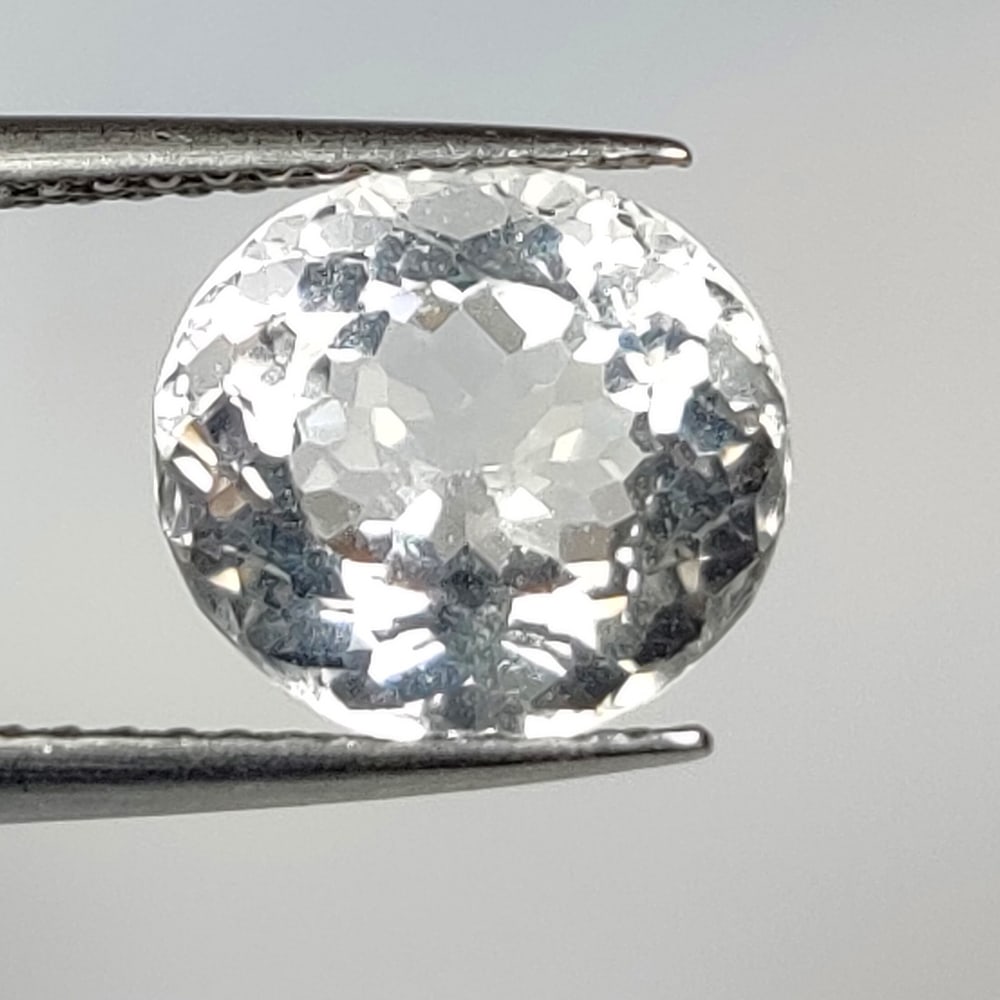 3.02 Ct Natural Colorless Quartz Oval Cut: Weight - 3.02 Ct / Dimensions - 9.80 x 8.80 x 6.40 mm / Shape & Cut - Oval Cut / Color - White / Transparency - VVS / Origin - Brazil / Comments - None