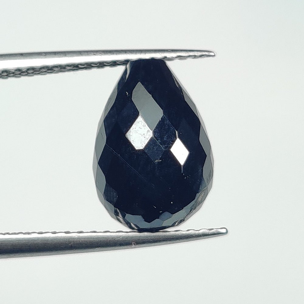 6.90 Ct Natural Black Onyx Pear Drop: Weight - 6.90 Ct / Dimensions - 11.30 x 8.00 x 8.00 mm / Shape - Pear Drop / Clarity - Opaque / Origin - Brazil / Treatment - None