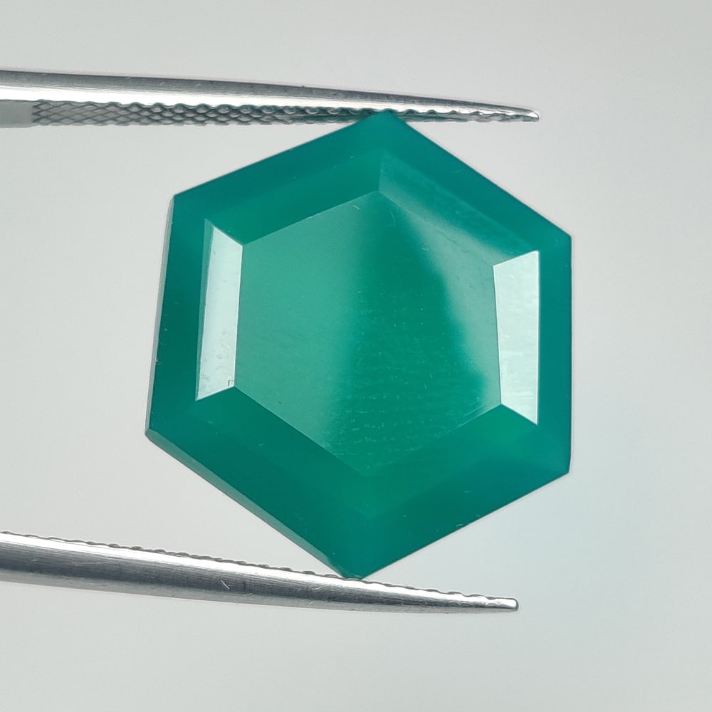 13.62 Ct Natural Green Onyx Hexagon Cut: Weight - 13.62 Ct / Dimensions - 18.40 x 16.20 x 8.20 mm / Shape - Hexagon Cut / Clarity - Semi Transparent / Origin - Brazil / Treatment - None