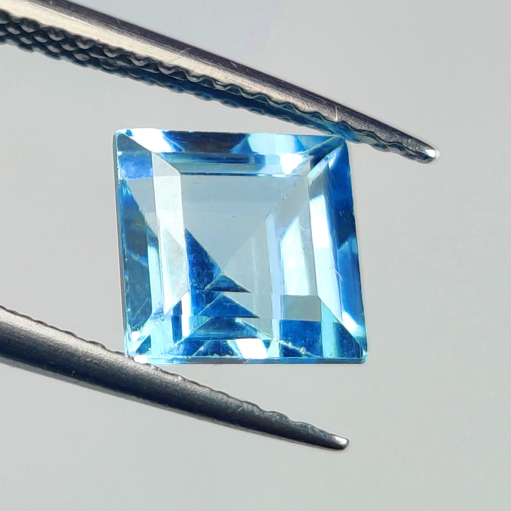 2.42 Ct Natural Blue Topaz Square Cut: Weight - 2.42 Ct / Size - 7.20 x 7.10 x 4.90 mm / Shape - Square Cut / Color - Blue / Clarity - VVS / Origin - Brazil / Treatment - Irradiated