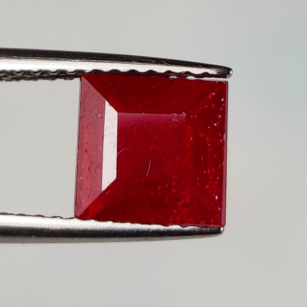 2.45 Ct Natural Pinkish Red Ruby Square Cut (1 of 2)