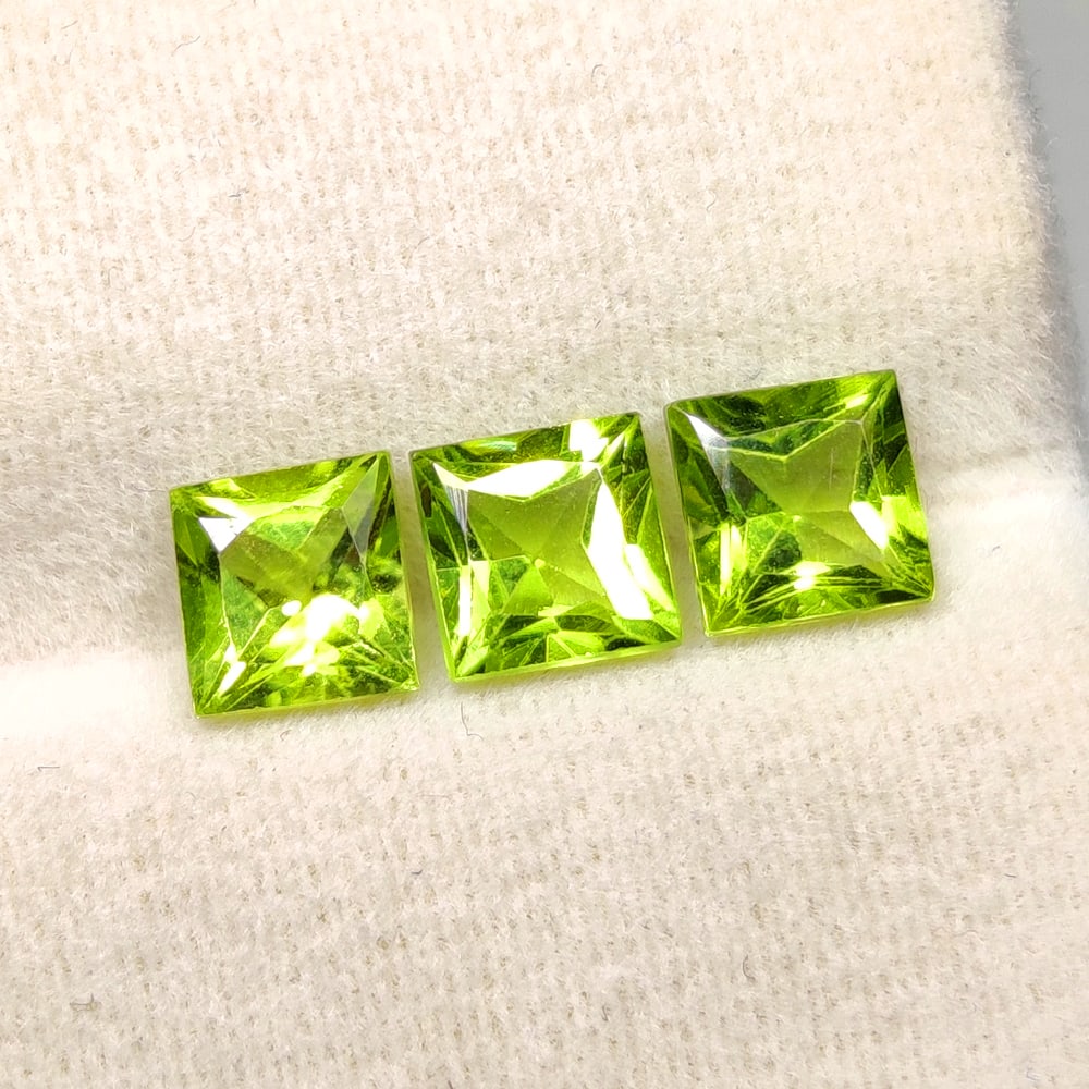 2.20 Ct Natural Green Peridot Square Cut Set (1 of 2)