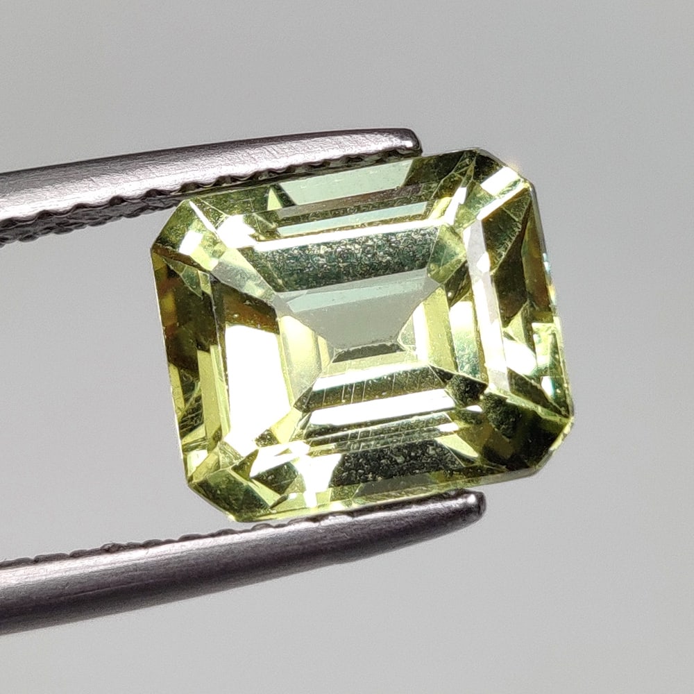 3.17 Ct Natural Green Apatite Octagon Cut: Weight - 3.17 Ct / Dimensions -9.20 x 7.80 x 5.80 mm / Top Class Quality / OCtagon Cut / Origin - Brazil / Treatment - None