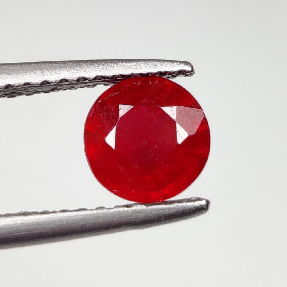 1.02 Ct Natural Pinkish Red Ruby Round Cut (1 of 2)