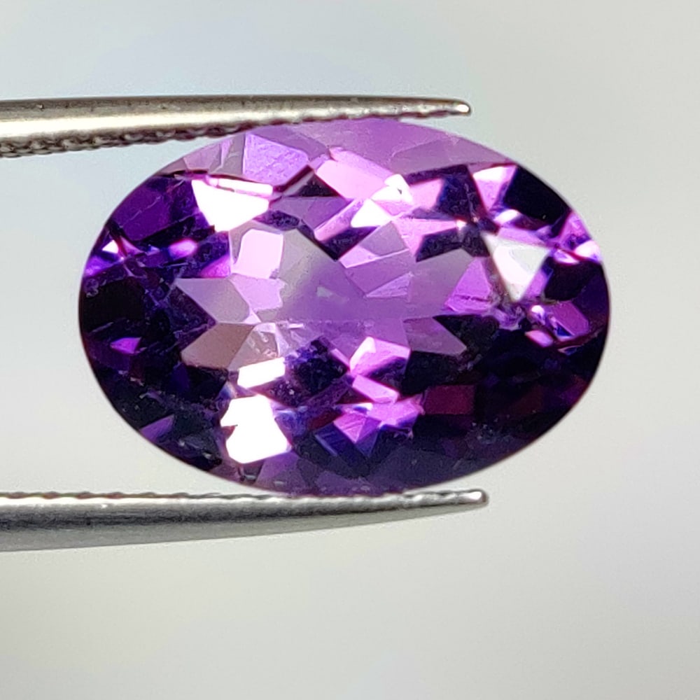 5.55 Ct Natural Purple Amethyst OVal cut: Weight - 5.55 Ct / Dimensions - 14.10 x 10.00 x 7.30 mm / Shape - Oval cut / Color - Purple / Clarity - VVS / Origin -Brazil / Treatment - Heated
