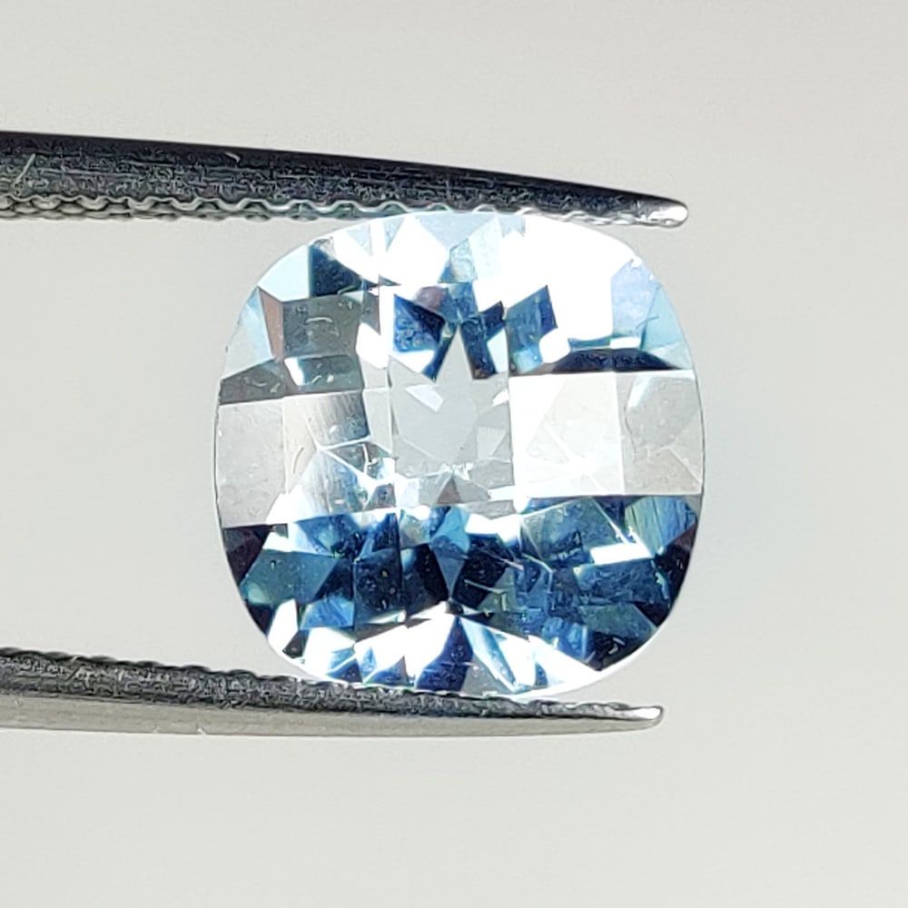 3.45 Ct Natural Blue Topaz Cushion Cut: Weight - 3.45 Ct / Dimensions - 9.10 x 9.10 x 6.00 mm / Shape Cushion Cut / Color - Blue / Clarity - VVS / Origin - Brazil / Treatment - Irradiated