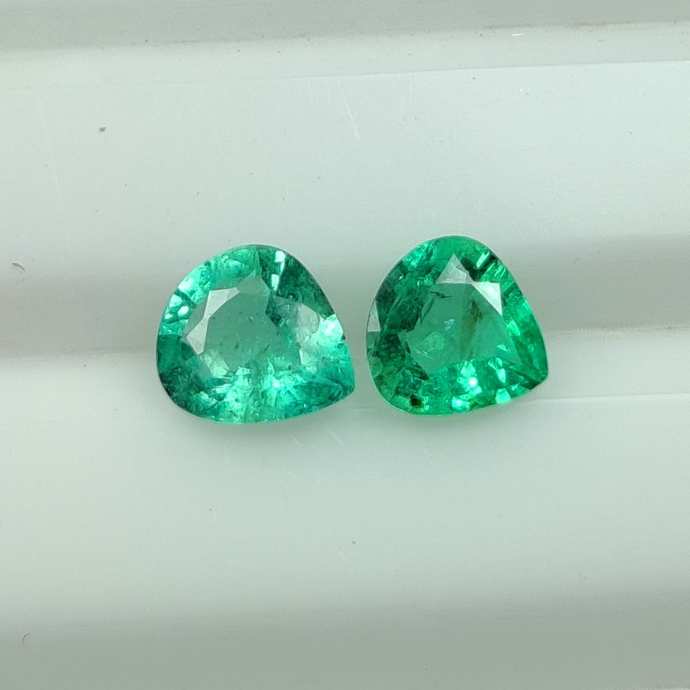 0.53 Ct Natural Zambian Green Emerald Pear Cut Pair: Weight - 0.53 Ct / Dimensions -4.50 x 4.50 x 2.30 mm / 2 Pc's / Shape - Pear Cut / Color - Green / Clarity - SI / Origin - Zambia / Treatment - Natural Emeralds are commonly enhanced by oil