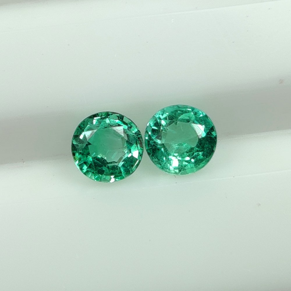 0.43 Ct Natural Zambian Green Emerald Round Cut Pair: Weight - 0.43 Ct / Dimensions -3.90 x 3.90 x 2.50 mm / 2 Pc's / Shape - Round Cut / Color - Green / Clarity - SI / Origin - Zambia / Treatment - Natural Emeralds are commonly enhanced by oil