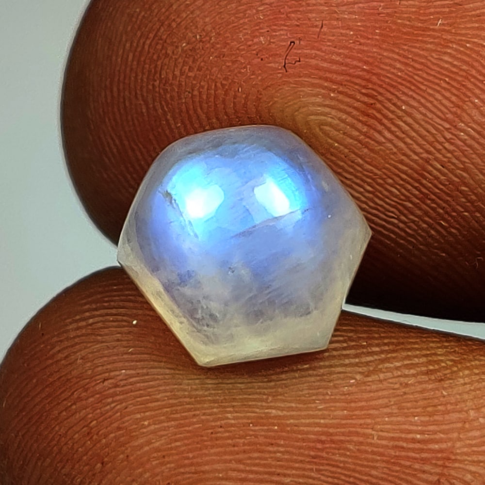 4.00 Ct Natural Blue Tint Moonstone Hexagon Cab: Weight - 4.00 Ct / Size - 10.10 x 8.90 x 5.80 mm / Shape - Hexagon Cab / Clarity - Semi-Transparent / Origin - India / Treatment - None