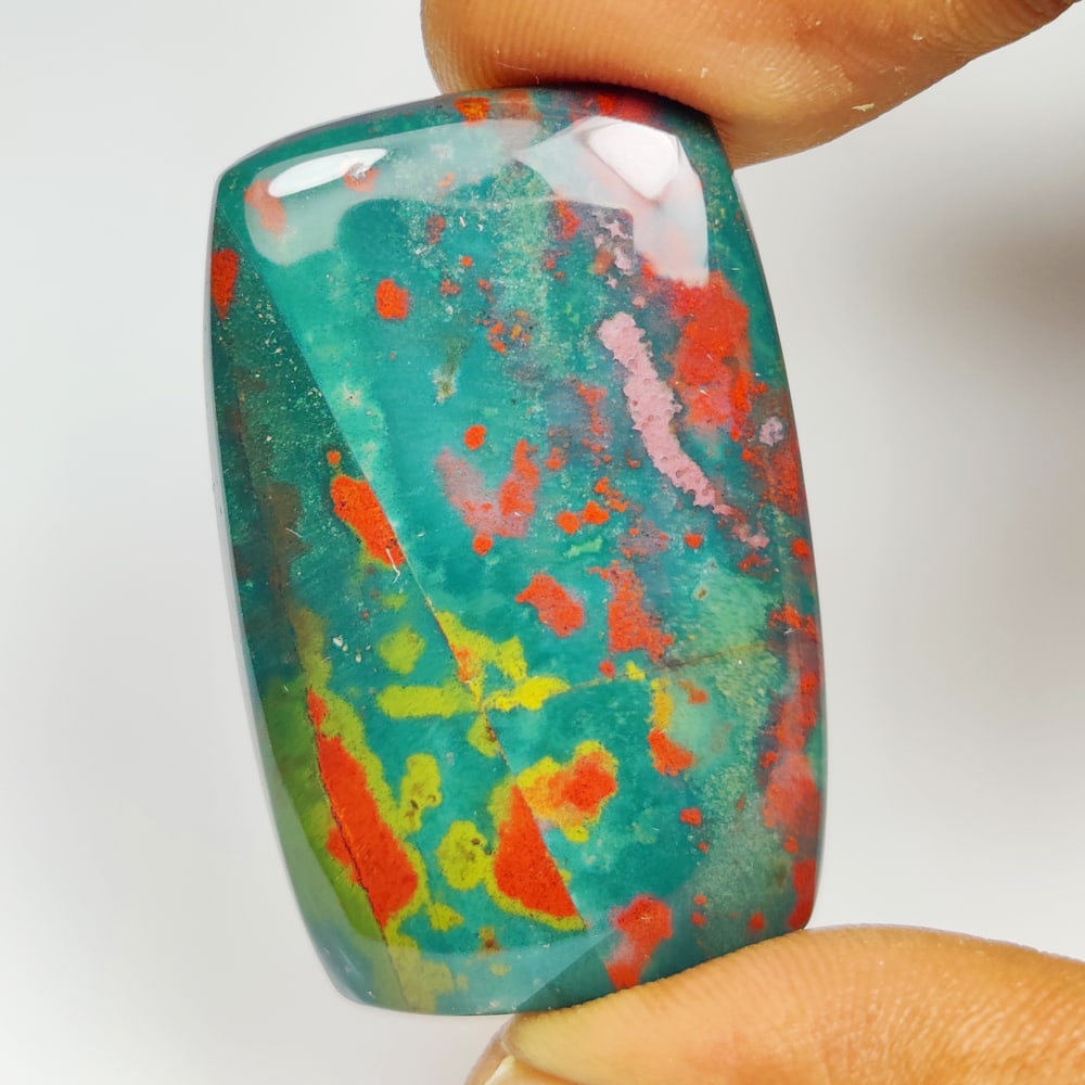 39.31 Ct Natural Bloodstone Quartz Cushion Cab: weight - 39.21 Ct / Size - 38.00 x 25.00 x 4.90 mm / Shape - Excellent Cushion Cab / Origin - Brazil / Treatment - None