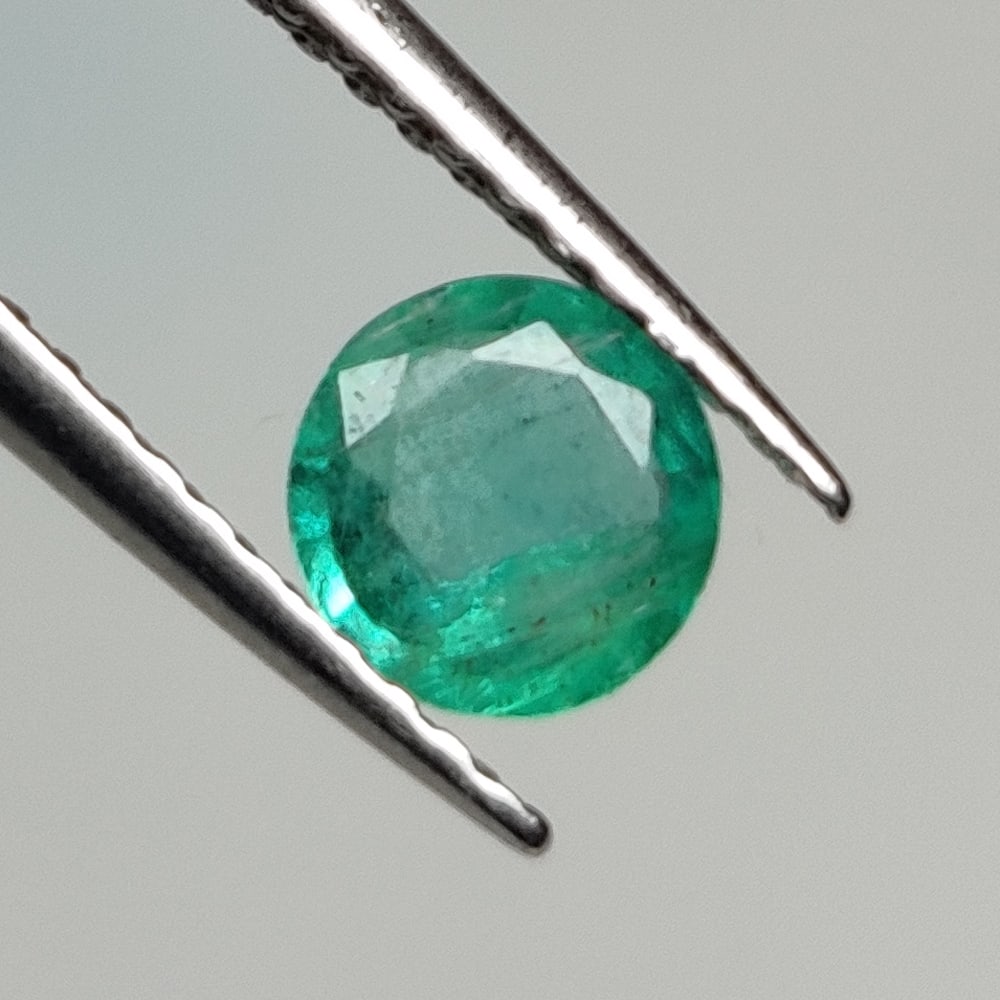 0.45 Ct Natural Zambian Emerald Round Cut: Weight - 0.45 Ct / Dimensions - 5.30 x 5.30 x 2.60 mm / Shape - Round Cut / Color - Green / Clarity - SI / Origin - Zambia / Treatment - Natural Emeralds are commonly enhanced by oil