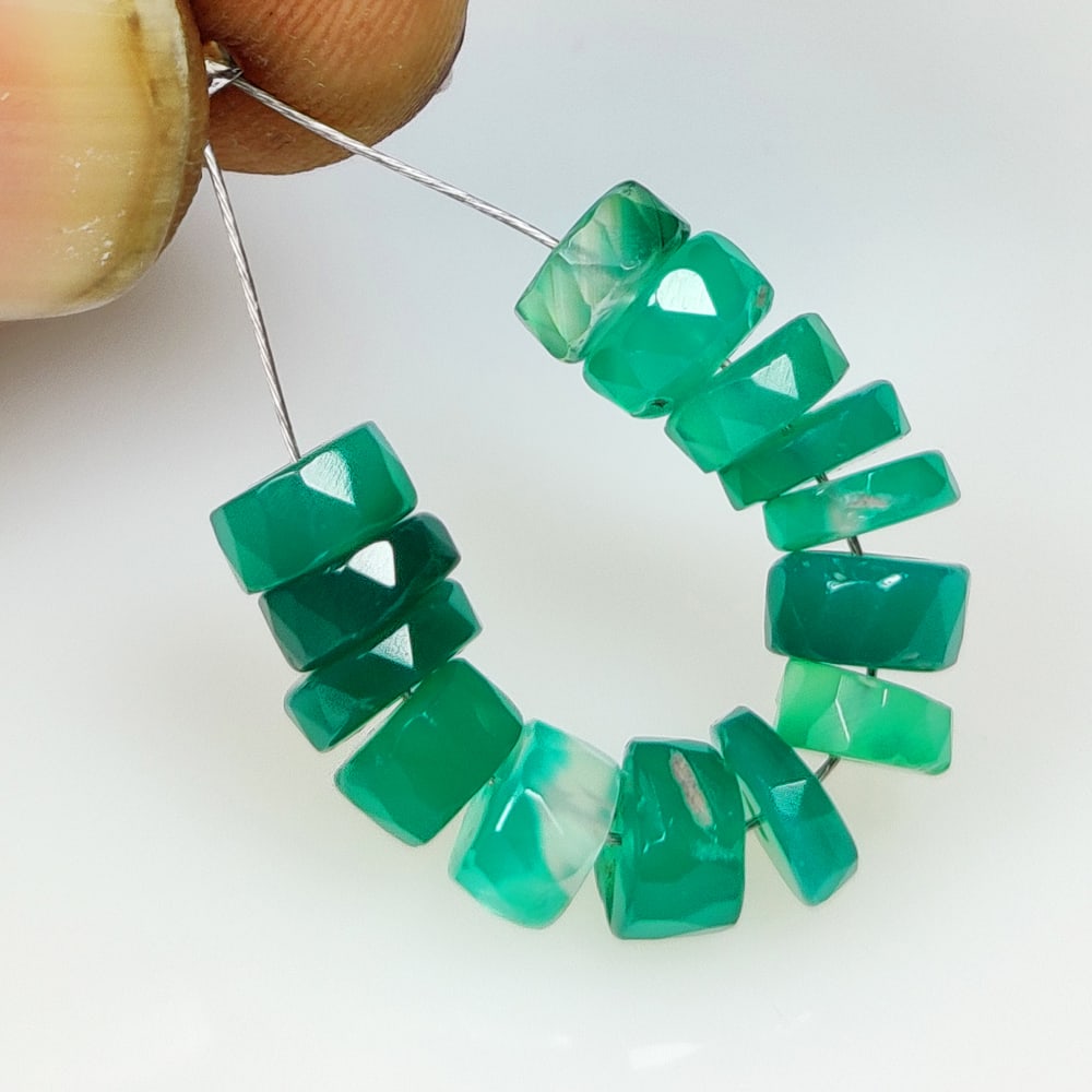9.52 Ct Natural Aventurine Round Cut Beads: Weight - 9.52 Ct / Dimensions - 5.60 - 5.90 mm / 14 Pc's / Shape & Cut - Round Cut Beads / Transparency - Semi - Opaque / Origin - Brazil