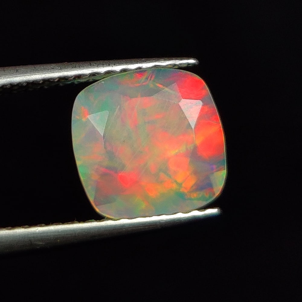 1.00 Ct Natural Multi-Color Welo Opal Cushion Cut (1 of 4)