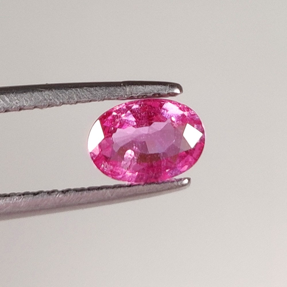 0.50 Ct Natural Pink Sapphire Oval cut (1 of 2)