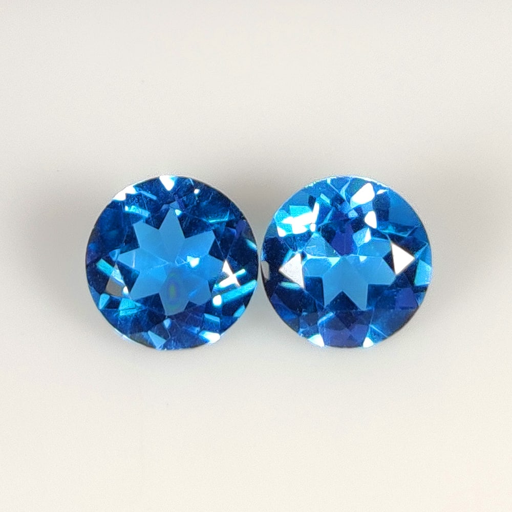 3.04 Ct Natural Blue Topaz Round Cut Pair: Weight - 3.04 Ct / Dimensions 7.00 x 7.00 x 4.00 mm / 2 PC's / Shape Round Cut / Color - Blue / Clarity - VVS / Origin - Brazil / Treatment - Irradiated