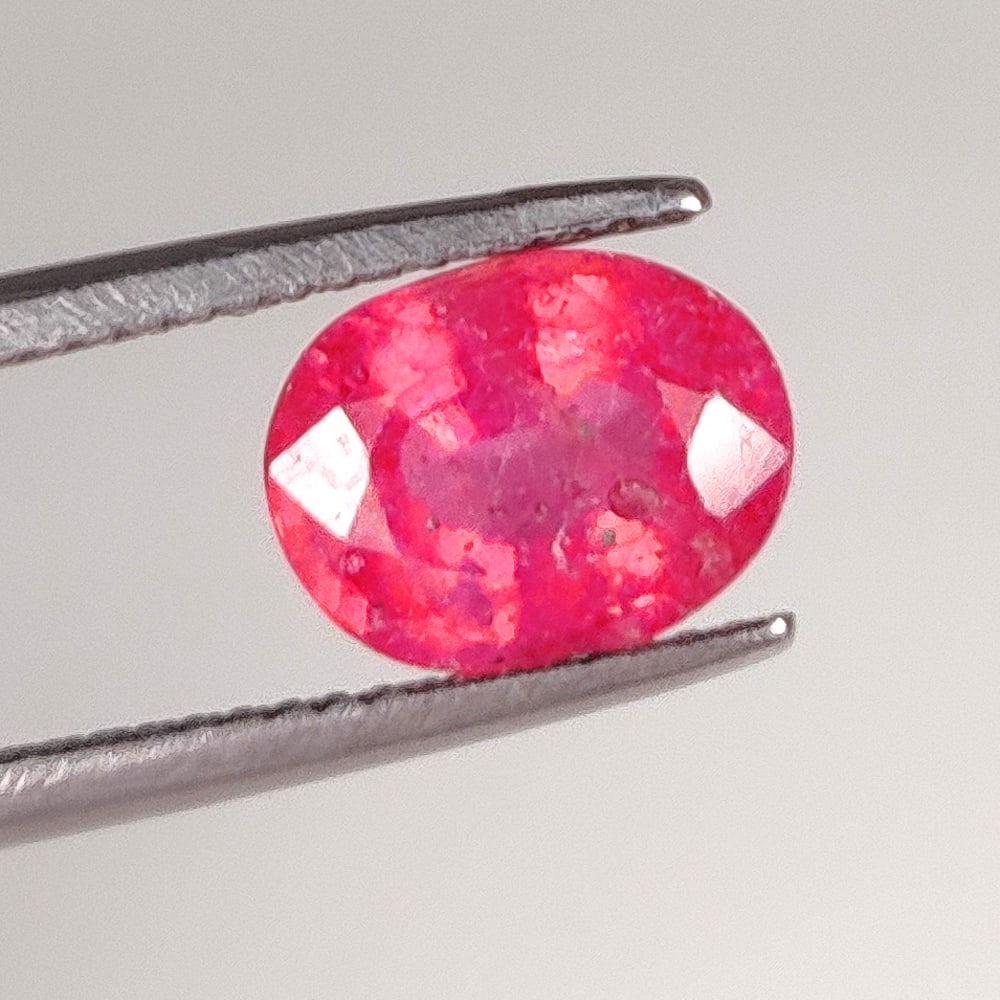 2.82 Ct Natural Pinkish Red Ruby Oval Cut (1 of 2)