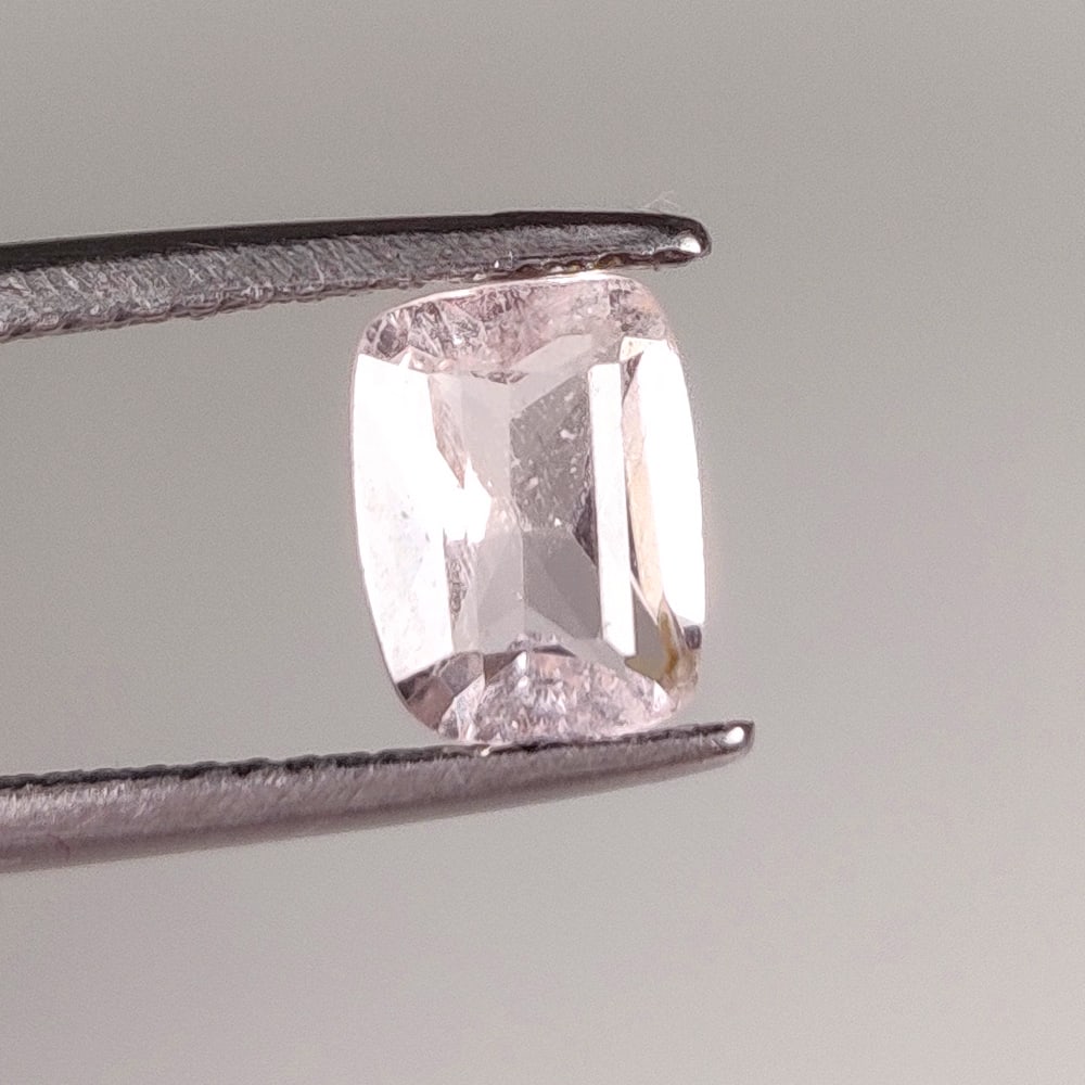 0.93 Ct Natural Peach Pink Morganite Cushion Cut (1 of 2)