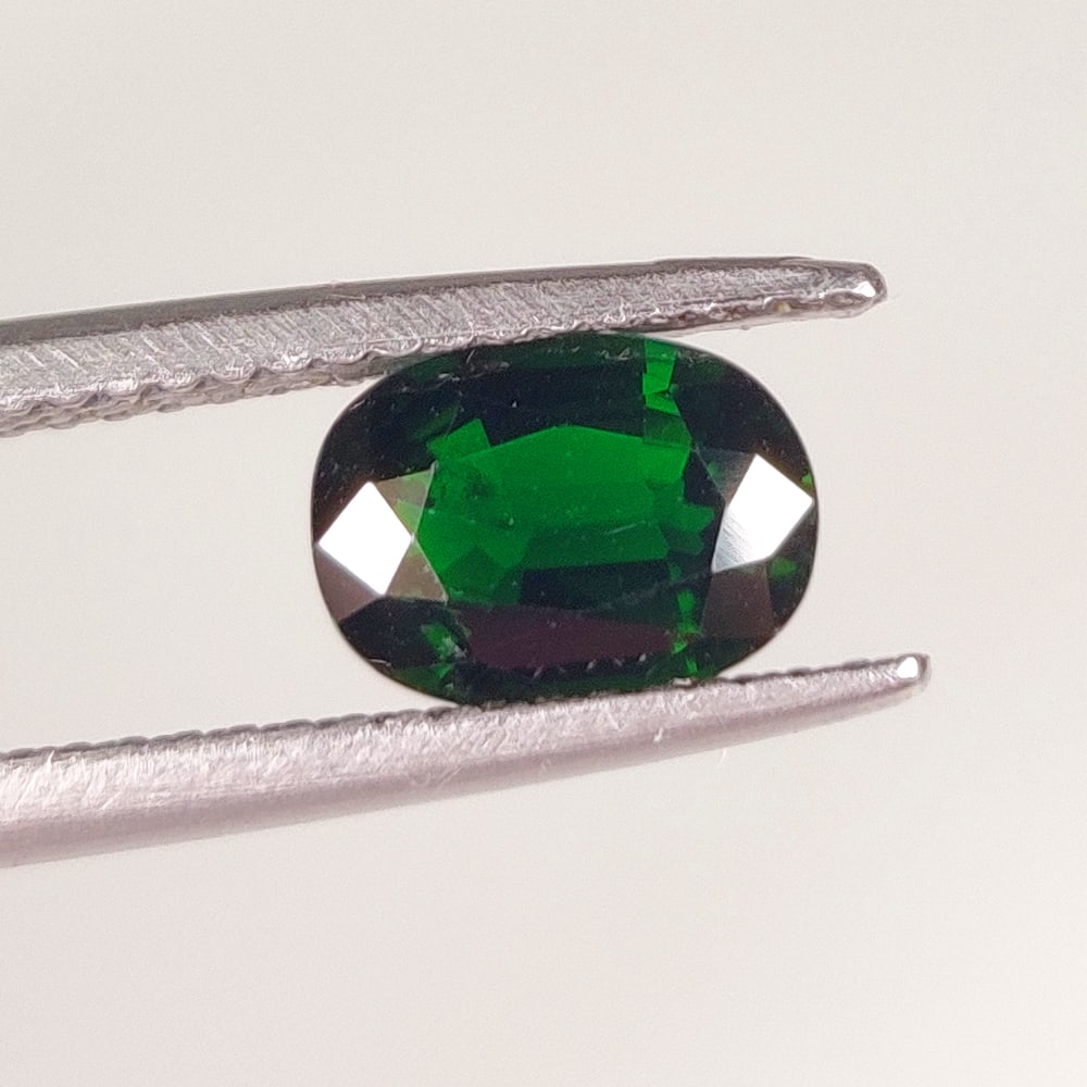 1.17 Ct Natural Chrome Diopside Oval Cut (1 of 2)