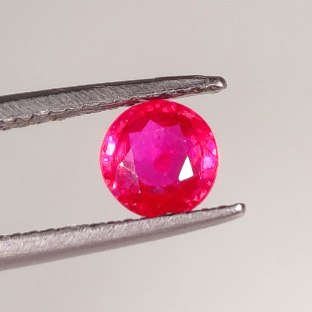 1.19 Ct Natural Pinkish Red Ruby Round cut (1 of 2)