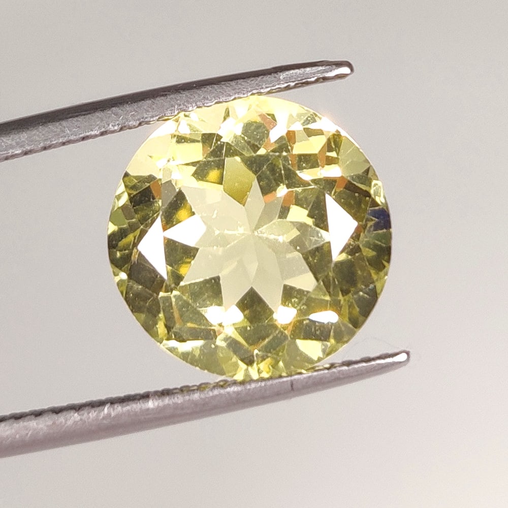 6.57 Ct Natural Lemon Quartz Round Cut: Weight - 6.57 Ct / Dimensions - 12.50 x 12.50 x 8.00 mm / Top Quality Luster / Excellent Round Cut / Origin - Brazil / Comments - Heated
