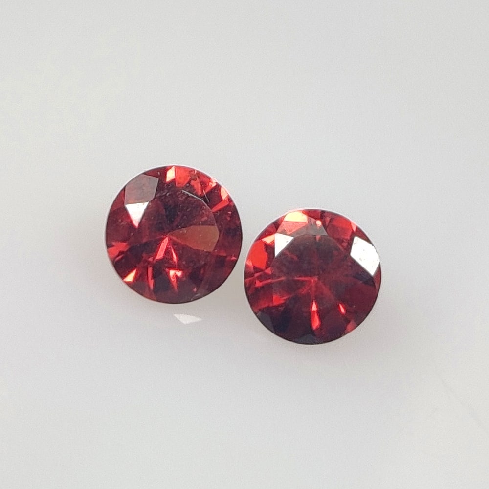 1.03 Ct Natural Almandite Garnet Round Cut Pair (1 of 2)