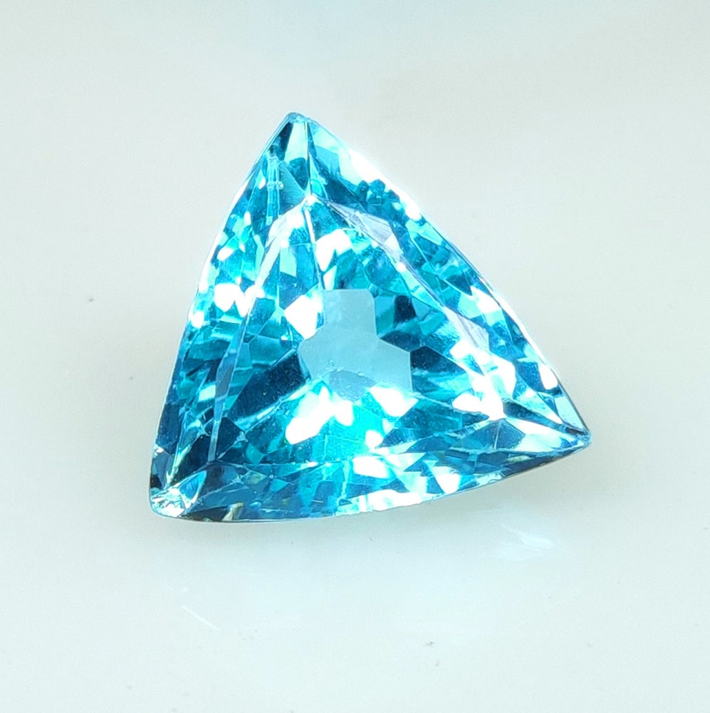 7.58 Ct Natural Blue Topaz Trillion Cut (1 of 2)
