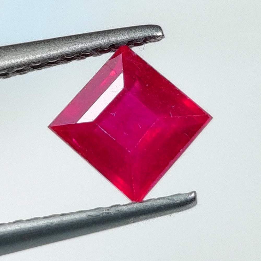 1.18 Ct Natural Red Ruby Square Cut (1 of 2)