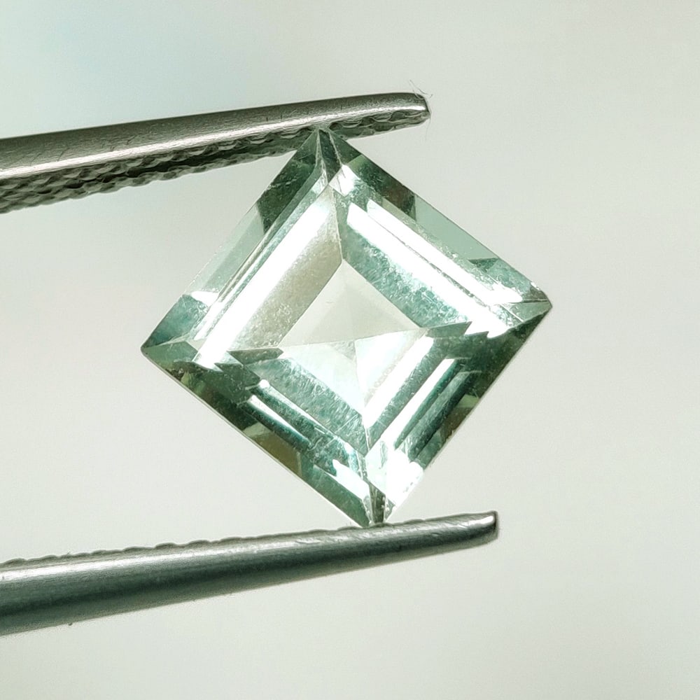2.24 Ct Natural Green Amethyst Square Cut (1 of 2)