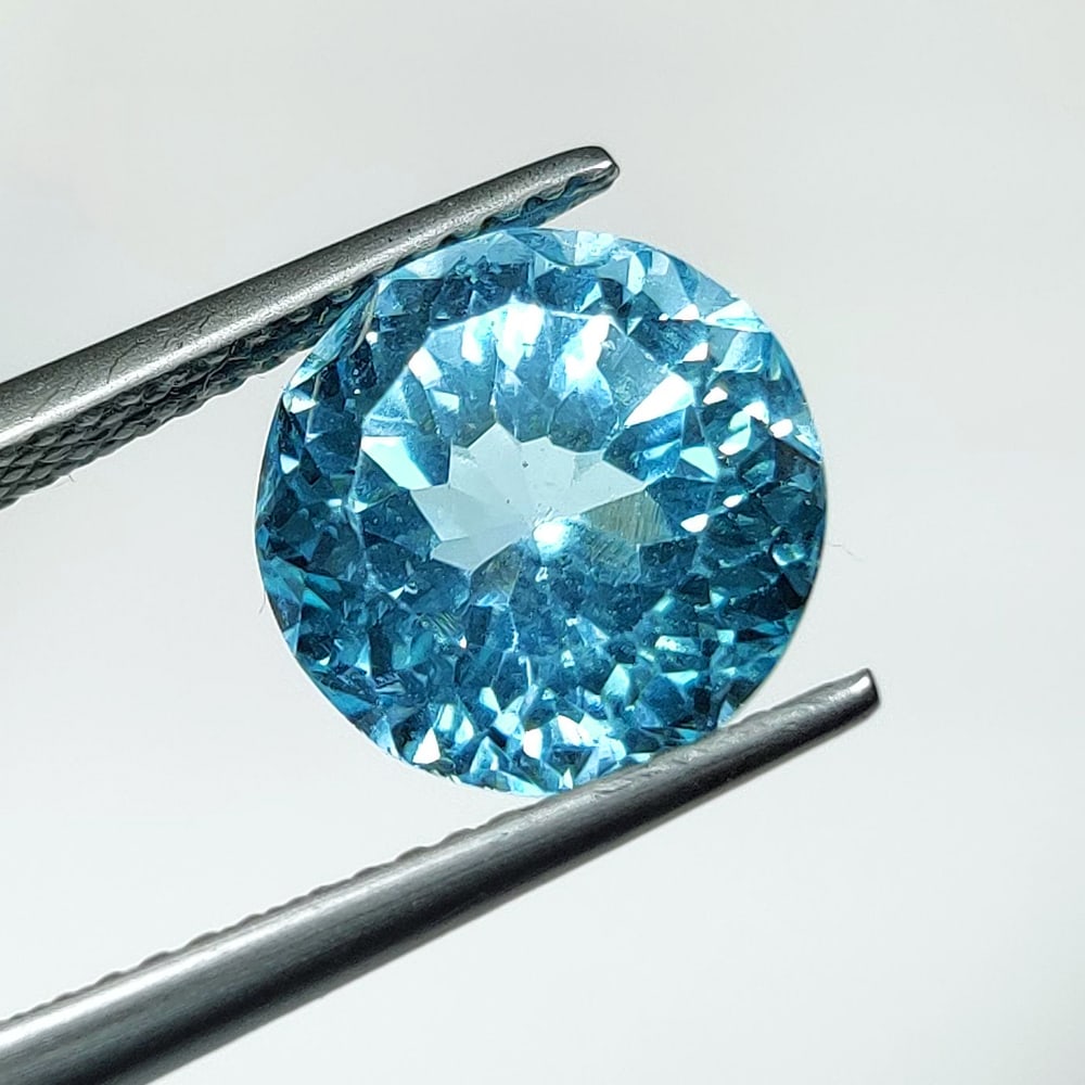 6.40 Ct Natural Blue Topaz Round Cut (1 of 2)