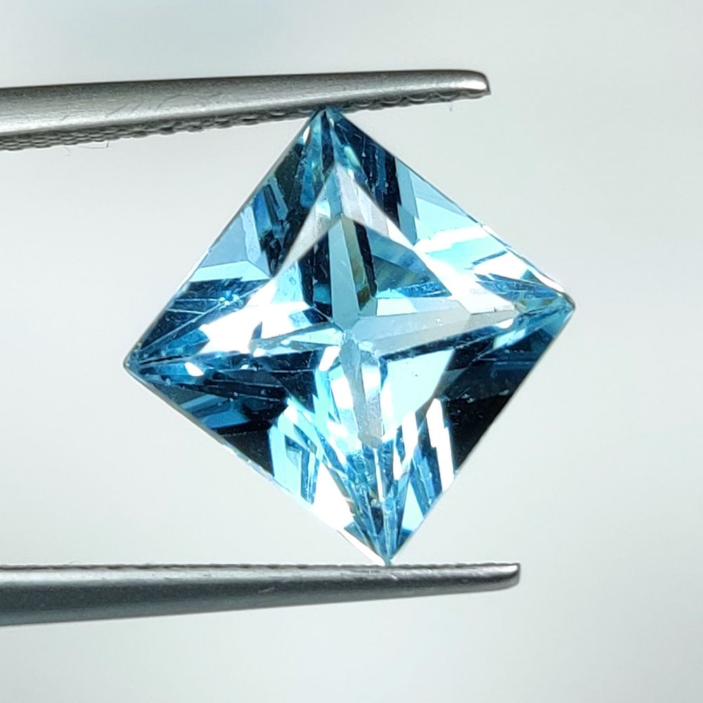 6.02 Ct Natural Blue Topaz Princess Cut (1 of 2)