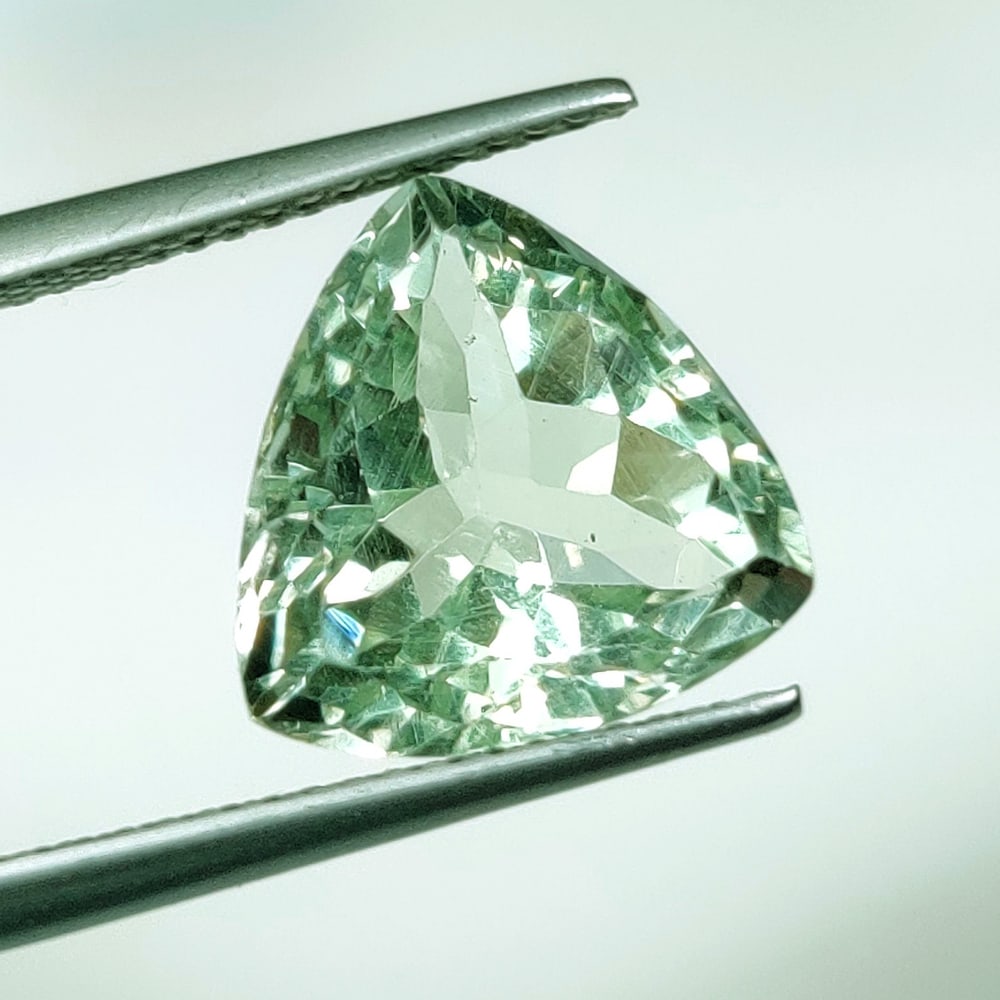 6.07 Ct Natural Green Amethyst Trillion Cut (1 of 2)