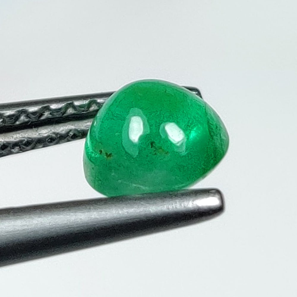 0.63 Ct Natural Green Zambian Emerald Round Cab (1 of 2)