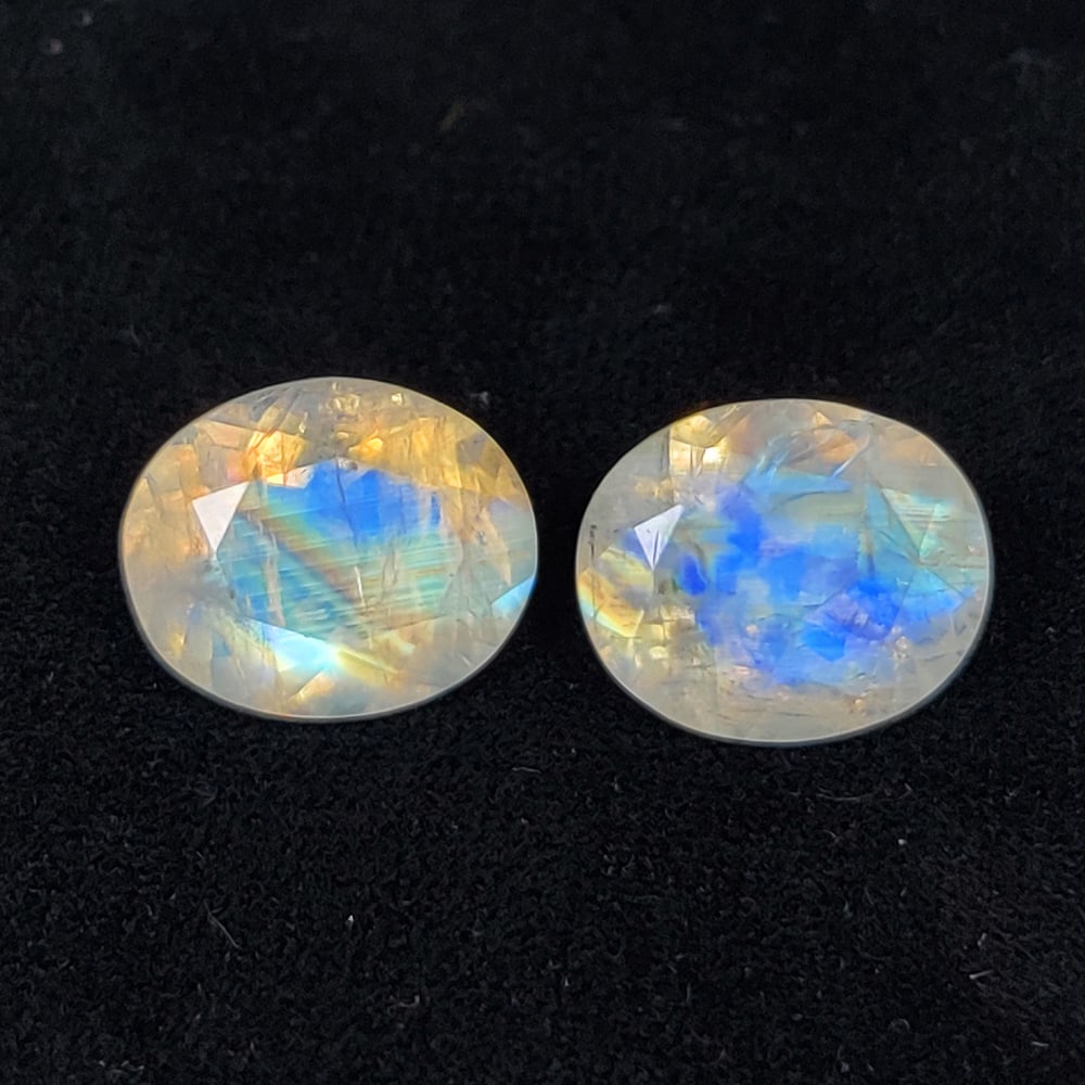 6.28 Ct Natural Blue Tint Moonstone Oval Cut (1 of 3)